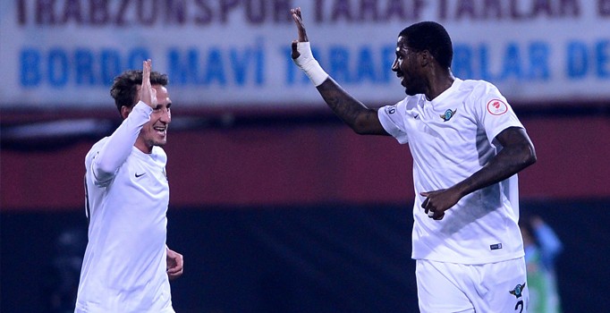 Akhisar Belediyespor Trabzonspor'u eledi