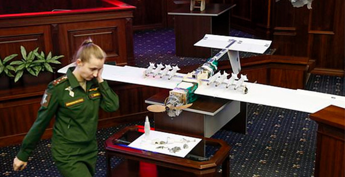 Rusya Hmeymim ve Tartus üslerine saldırı düzenleyen İHA'ları gösterdi