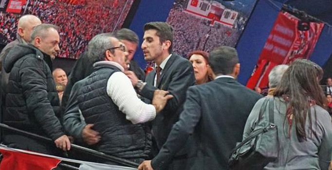 CHP İstanbul Kongresi'nde gergin anlar