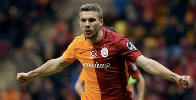 Podolski İstanbul'a döndü ve antrenmanlara başladı