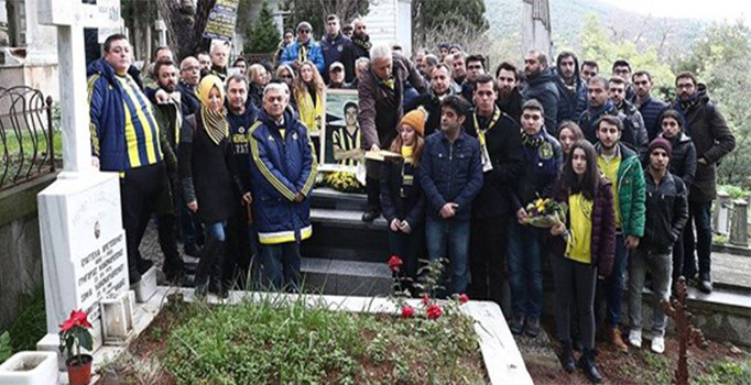 Lefter Küçükandonyadis, kabri başında anıldı