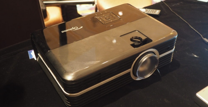 Dünyanın Alexa destekli ilk 4K projektörü