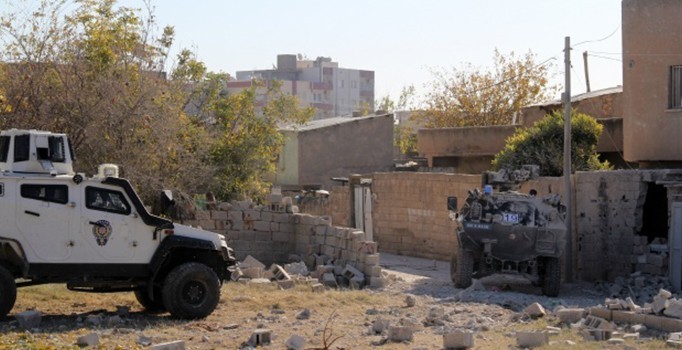 Şırnak İdil'de polis aracına bombalı tuzak: 2'i ağır 3 yaralı