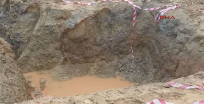 Su dolu çukura giren kardeşler öldü