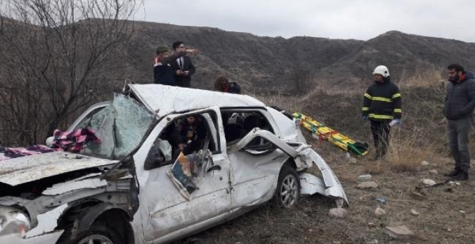 Sürücüsü kalp krizi geçiren otomobil şarampole uçtu: 2 yaralı