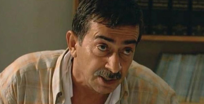 'Dondurmam Gaymak' filmiyle ünlenen usta oyuncu Turan Özdemir hayatını kaybetti