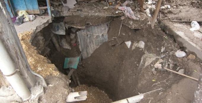 Tarsus'ta kaçak kazıyı devam ettiren 7 kişi yakalandı