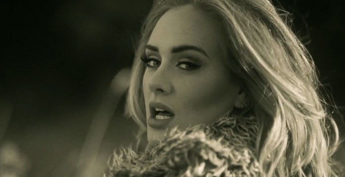 Adele, konserini Angelina Jolie ve Brad Pitt'e adadı