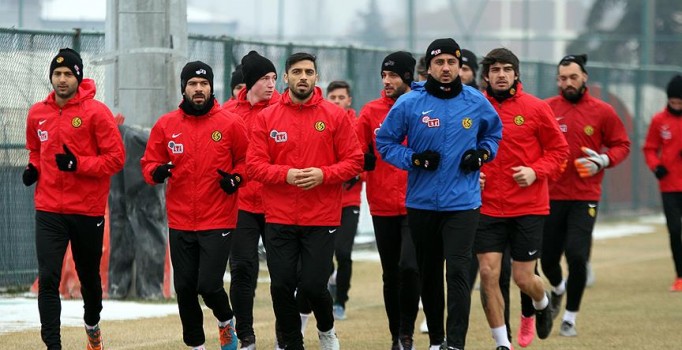 Eskişehirspor'da kadro baştan aşağı değişti