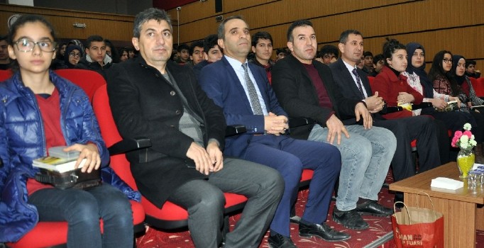 Midyat’ta ‘Yazar-Öğrenci’ buluşmaları başladı