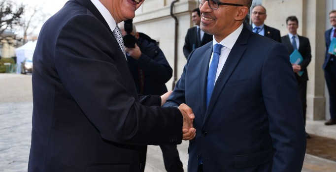 AB Bakanı Volkan Bozkır Paris’te