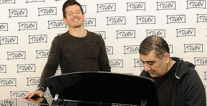 Emre Belözoğlu çocuklar için Karadeniz türküsü söyledi