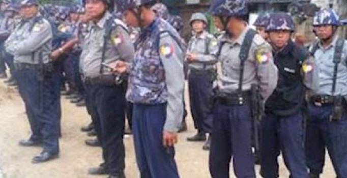 Myanmar'da polis protestocuların üzerine ateş açtı: 7 ölü