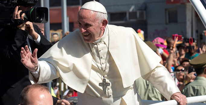 Papa'nın Şili ziyaretinde ortalık karıştı