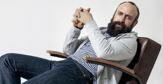 Havaalanı Halit Ergenç'in 
bağırışlarıyla inledi