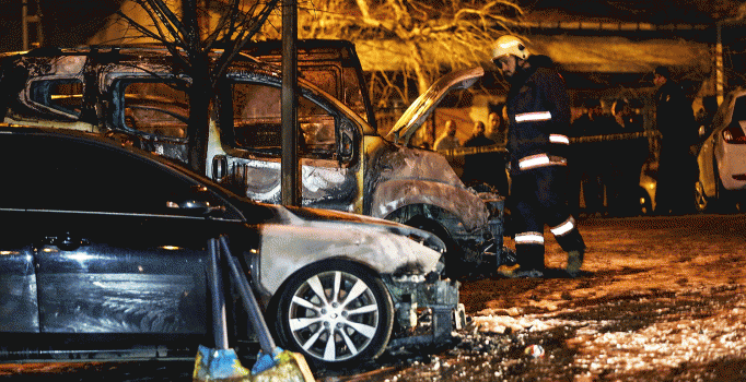 İstanbul Kağıthane'de 7 araç kundaklandı