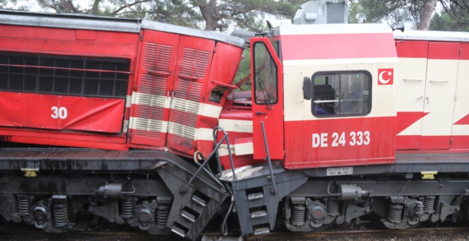 Pakistan'da tren 3 tekerlekli taksiyi biçti: 7 ölü