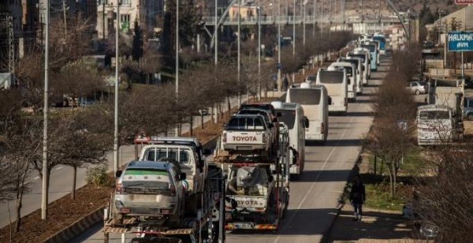 Son dakika! ÖSO askerleri, silah ve mühimmat yüklü araçlarla Afrin'e ilerliyor