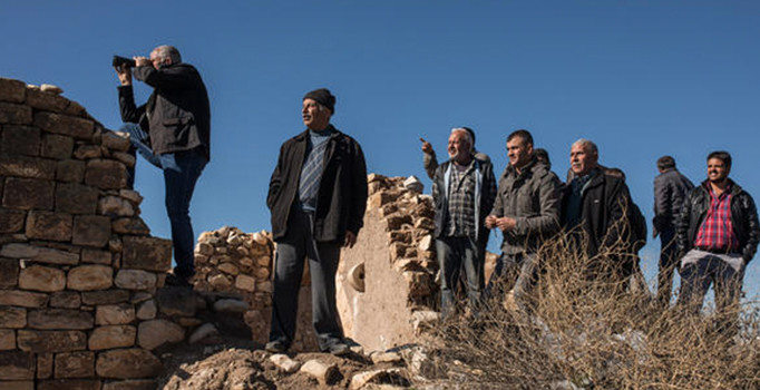 Köylüler sınıra koşup bombardımanı izledi