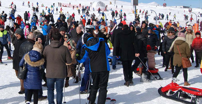 Erciyes'te sömestr yoğunluğu: Adım atacak yer kalmadı
