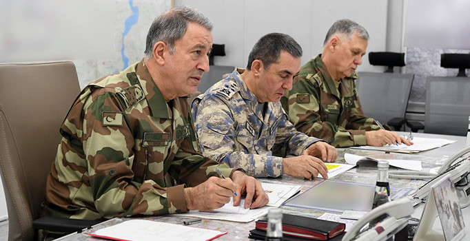 Son dakika! Orgeneral Hulusi Akar Suriye sınırında