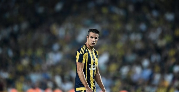 Fenerbahçe Robin van Persie için gelen 16 milyon euro'yu reddetti