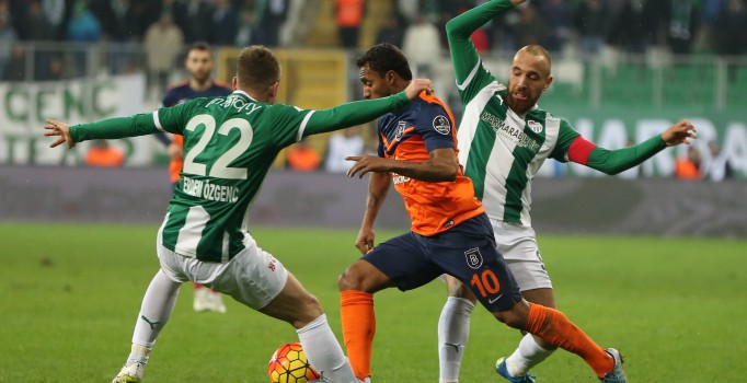 Bursaspor evinde Başakşehir ile 3-3 berabere kaldı