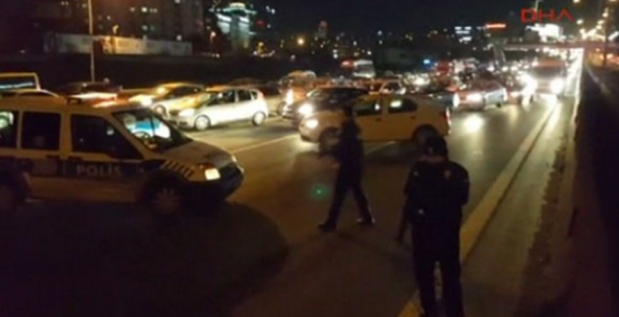 Son dakika: Göztepe Kavşağı'nda şüpheli paket paniği, D-100 çift yönlü olarak trafiğe kapatıldı