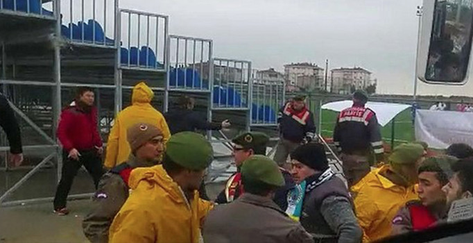 Amatör maç karıştı, jandarma havaya ateş açtı