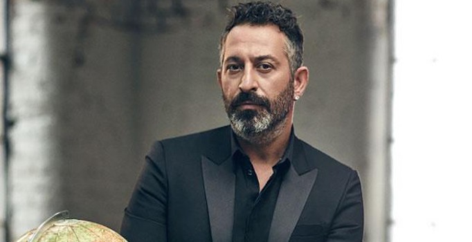 Cem Yılmaz, otomobil sevdasından sonra evini müzeye çevirdi