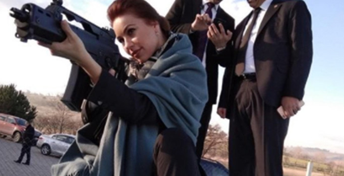 Macar oyuncudan Türk askerlerine destek