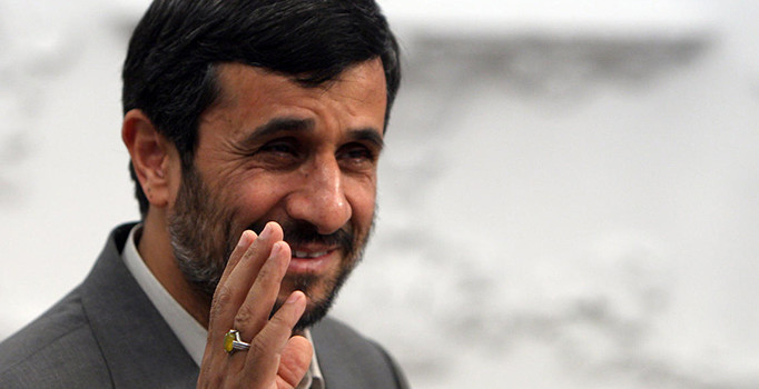 Ahmedinejad protesto için izin istedi