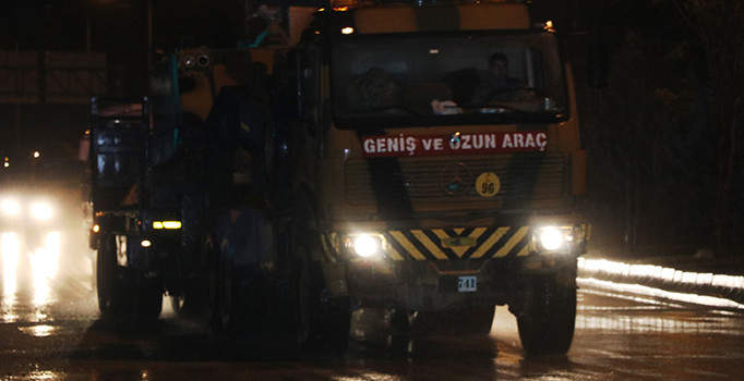 Afrin’e tank ve askeri personel sevkiyatı
