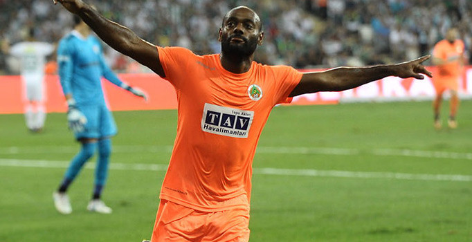 Vagner Love'dan sürpriz maaş açıklaması