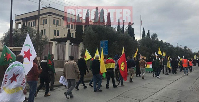 Güney Kıbrıs'ta YGP destekçilerinden provokatif gösteri