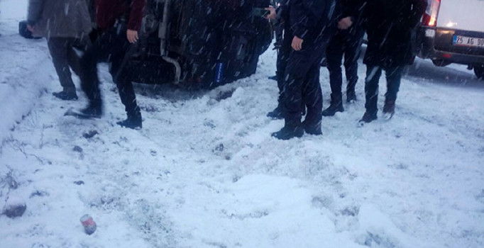 Erzurum’da zırhlı polis aracı kaza yaptı: 3 yaralı