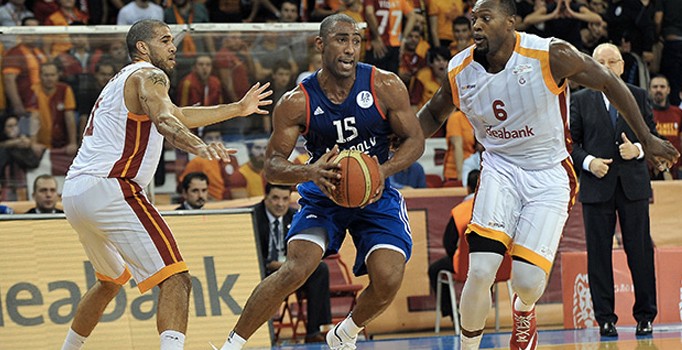 Anadolu Efes sahasında Galatasaray Odeabank'ı konuk ediyor