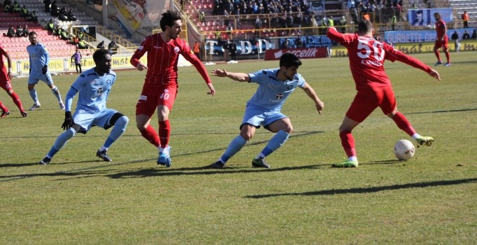 10 kişi kalan Boluspor Fatih Tekke ile kazandı