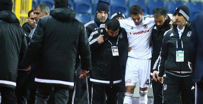 Beşiktaş-Gaziantepspor maçında sakatlanan Rhodolfo hastaneye kaldırıldı