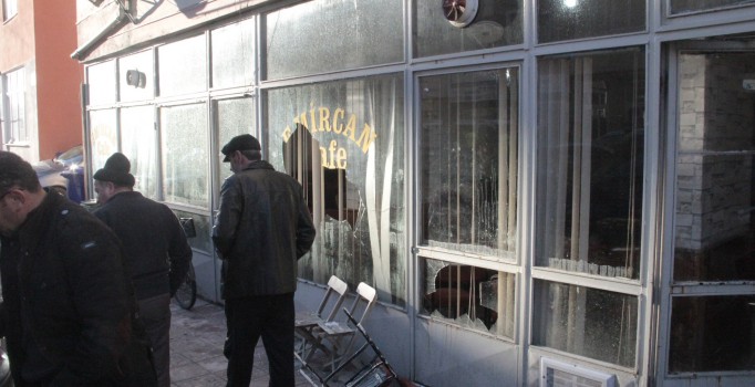 Boluspor mağlubiyetinin ardından Adana Demirsporlu taraftarlar kahvehaneye saldırdı