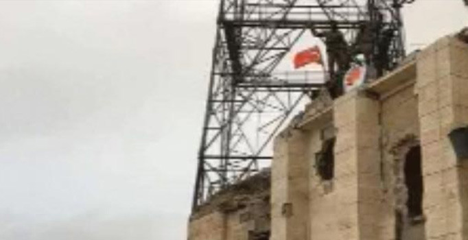 Mehmetçik o bölgeyi teröristlerden temizleyip Türk bayrağı astı