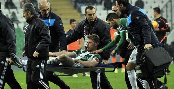 Bursasporlu futbolcu Serdar Aziz 2 hafta sahalardan uzak kalacak