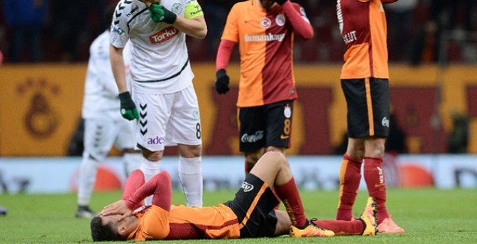 Galatasaraylı futbolcu Sinan Gümüş iki ay sahalardan uzak kalacak