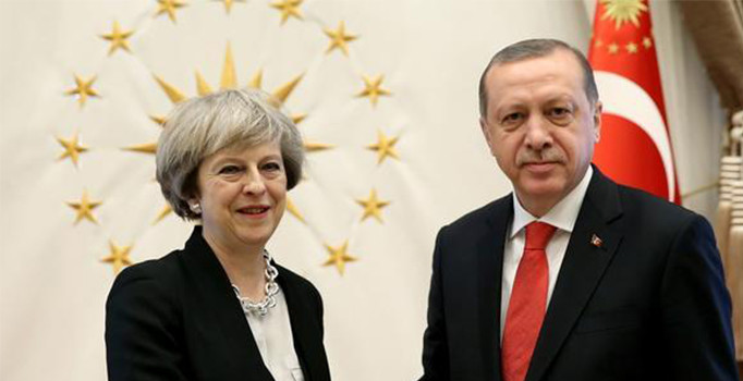 Son dakika! Cumhurbaşkanı Erdoğan İngiltere Başbakanı May ile görüştü