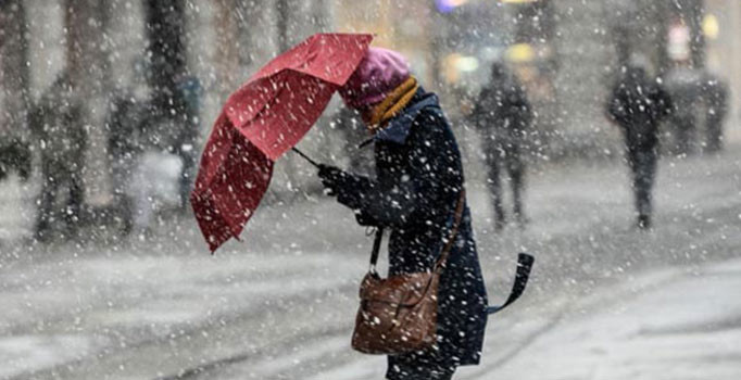 İstanbul'da beklenen kar yağışı başladı