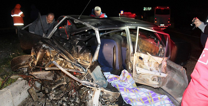 Balıkesir'de feci kaza: 2 ölü, 2 yaralı