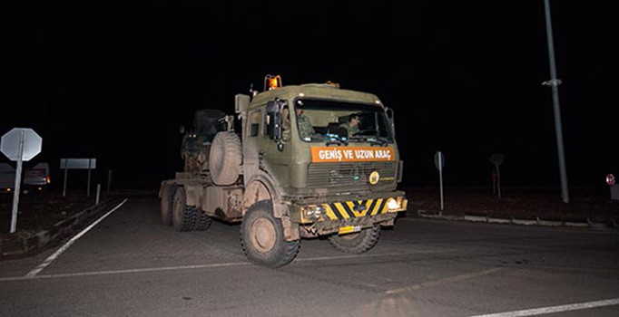 Fırtına obüsü yüklü TIR'lar Kilis'e ulaştı