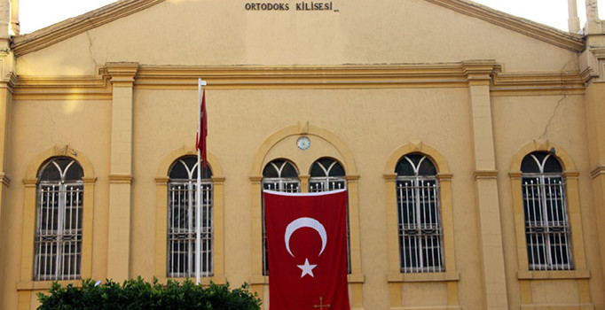 Ortodoks kilisesinden, Mehmetçiğe Türk bayraklı destek