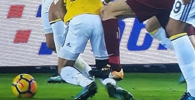 Fenerbahçelileri isyan ettiren pozisyon