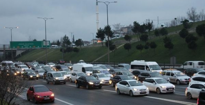 FSM'de intihar girişimi trafiği kilitledi